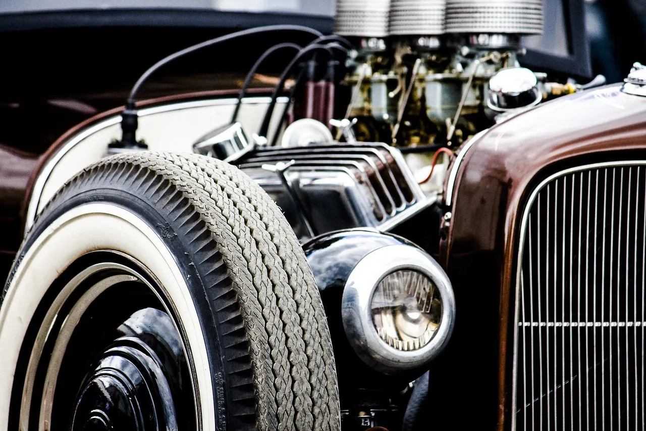 Module d'allumage électronique à effet Hall installé dans l'allumeur d'origine d'un moteur de voiture ancienne